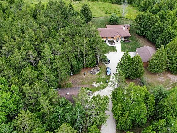 3rd image of 9996 Woodcrest Rd