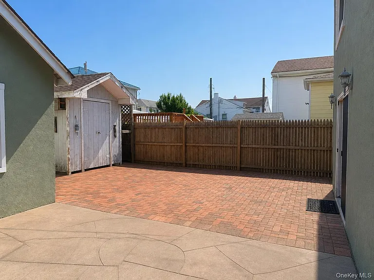 657 E Penn St — Photo 14