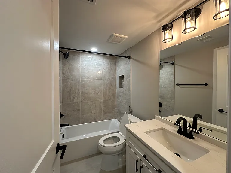 4001 Taylor Dr — Photo 3
