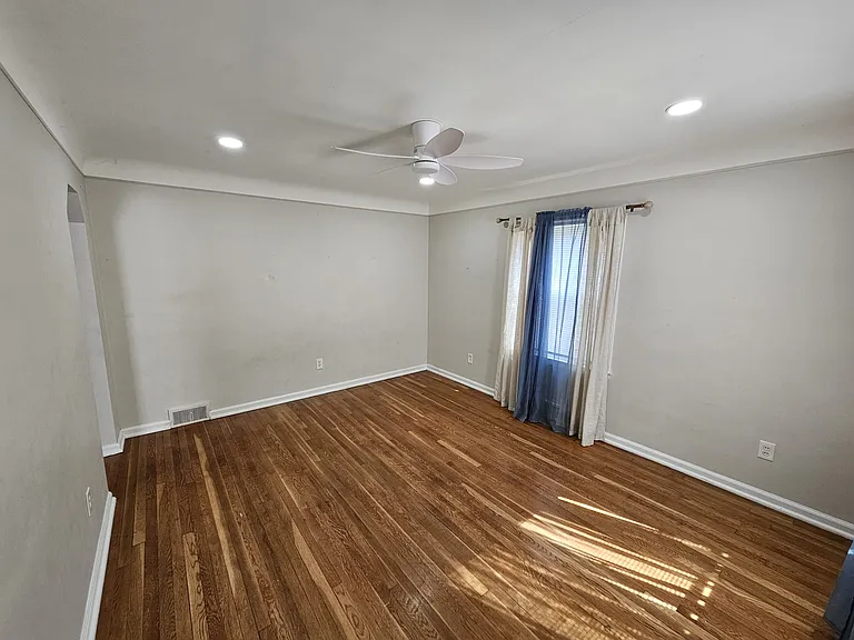 2901 Hubbard St — Photo 7