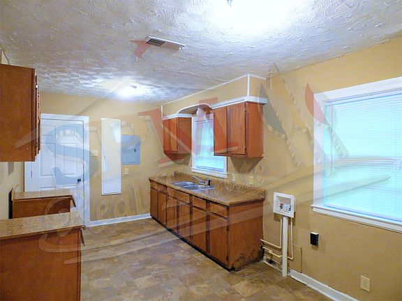 3rd image of 1611 N Michelle Cir