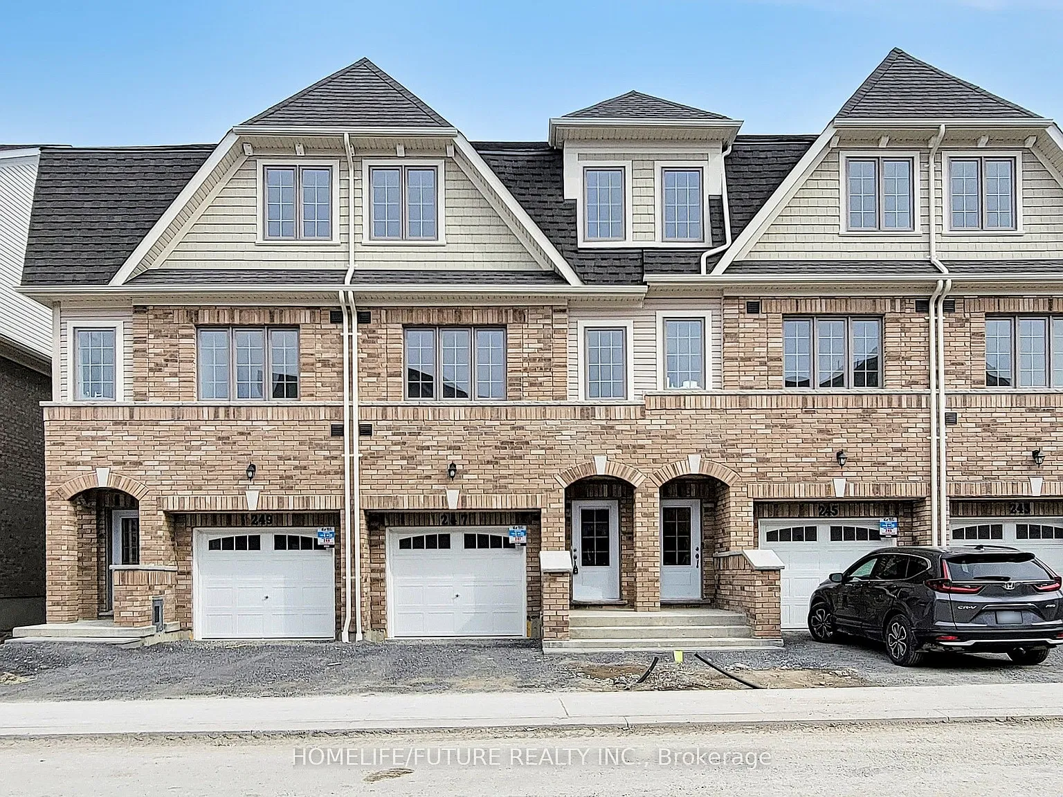 3 bed, $2,700 — Photo 2