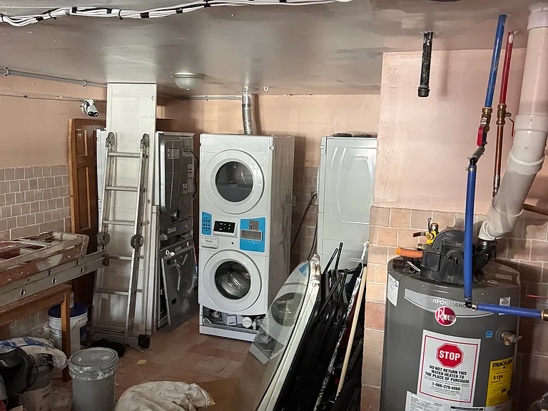 238-240 Maple St #5 — Photo 9