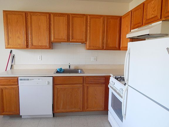 3rd image of 47 W Elm St #6