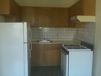 Rented by Elinor Taasa, LREB