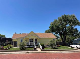 204 Pershing Ct, Hays, KS 67601