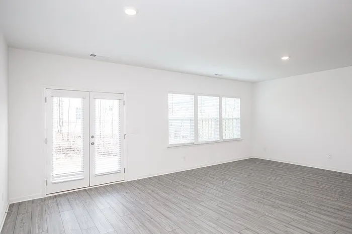 1080 Edwin Ln — Photo 3