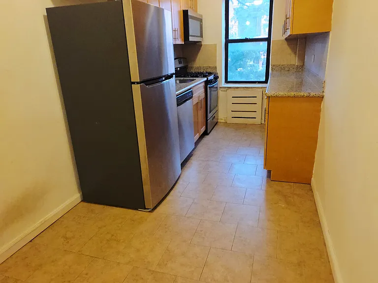 28 Marine Ave #3R — Photo 1