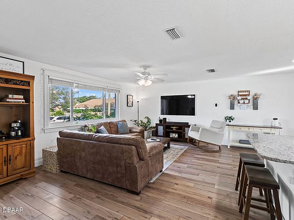 3rd image of 207 Forest Hills Blvd