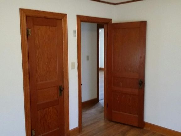 4th image of 1410 W James Ave