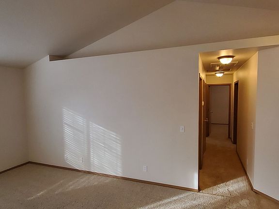 4th image of 2827 N Ivy Ln