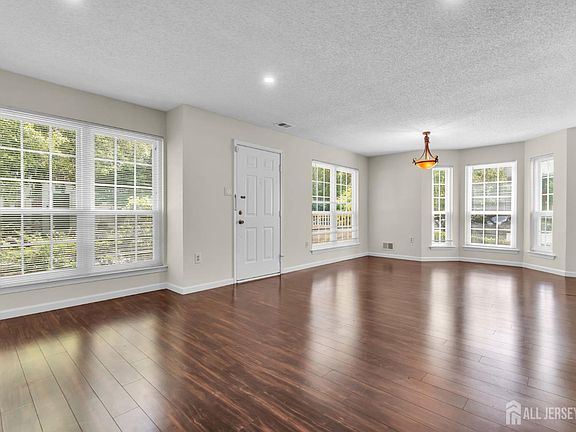 5th image of 10 Brighton Way