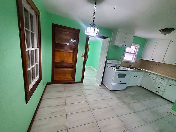 4th image of 541 Showalter Dr