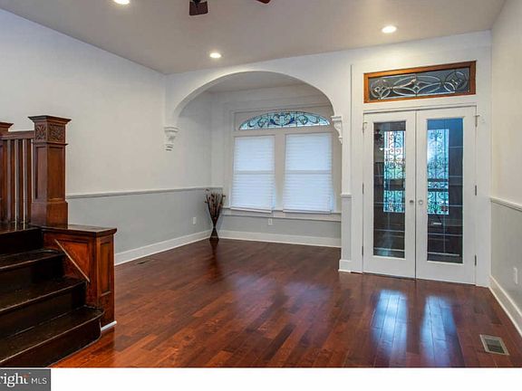 4th image of 145 W Abbottsford Ave