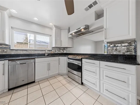 4272 E Russell Rd, Las Vegas, NV 89120