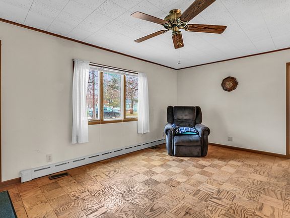 4th image of 41085 N 1st St