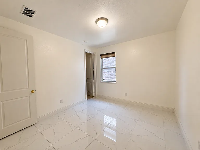 1901 Oakston Dr — Photo 16