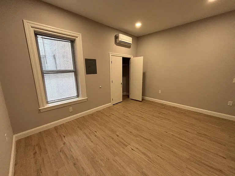 306 W Franklin — Photo 12