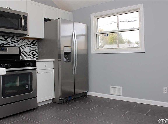 4th image of 30 Huron St