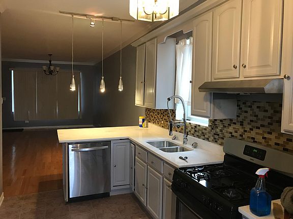 4th image of 3529 W Wolfram St #1
