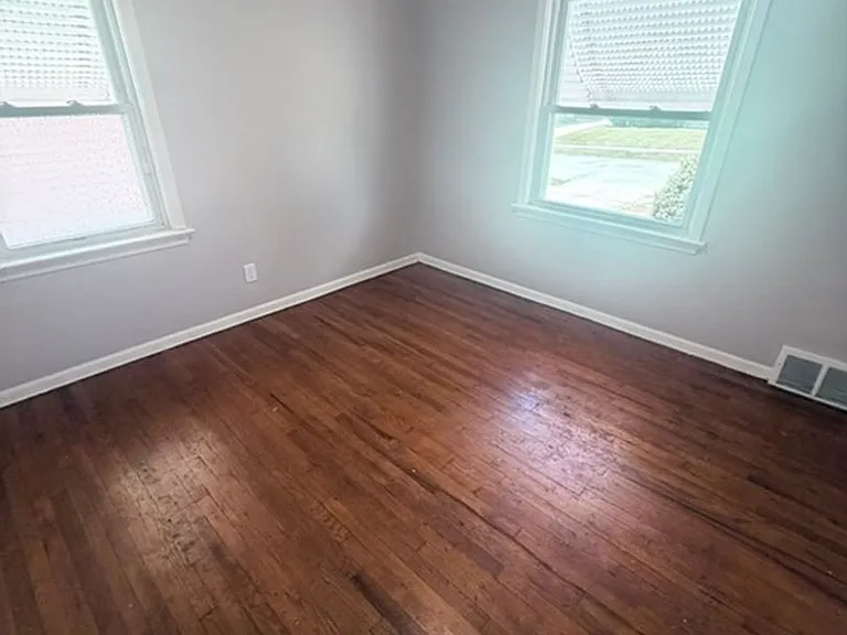 11215 Langton Ave — Photo 15
