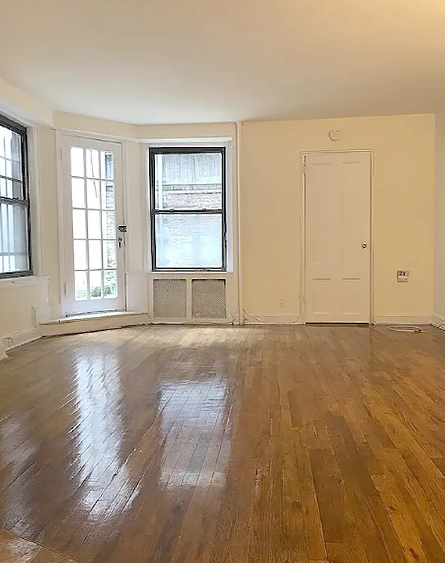 126 East 39th Street — Photo 2