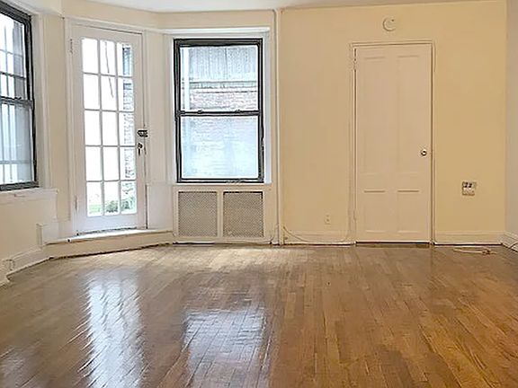 2nd image of 126 E 39th St #C