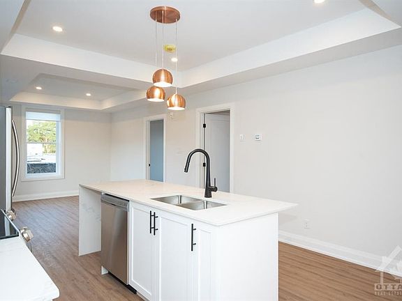 5th image of 15 Monk St #8