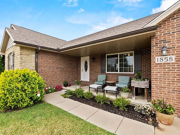 4th image of 1858 Evondale Dr