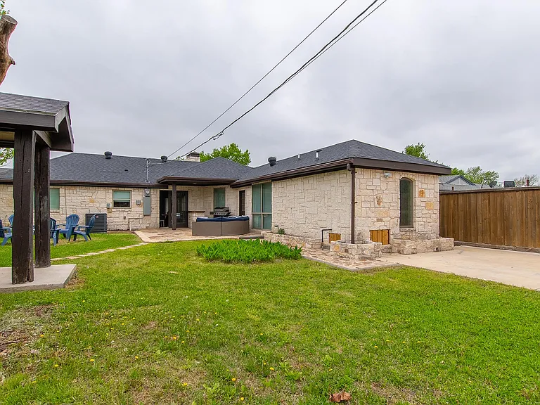 3631 Seguin Dr — Photo 37