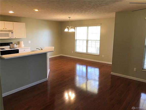 5th image of 1512 Commons Dr