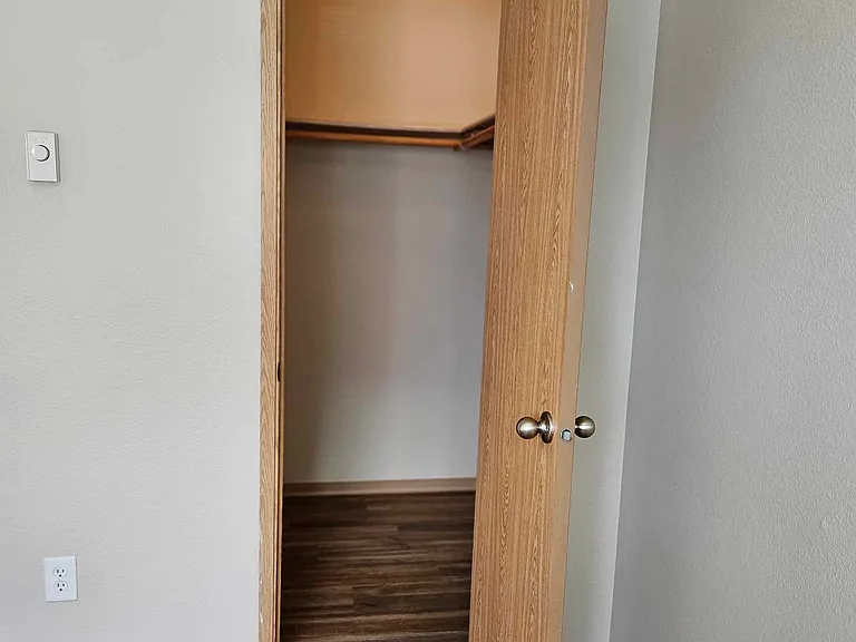 The Lexington Apartments — Photo 9