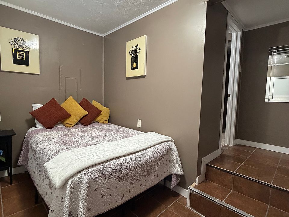 1st image of 2436 Lockhart Ave