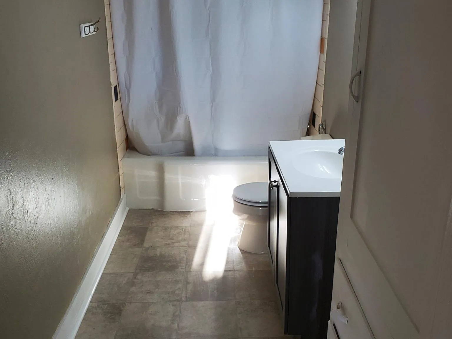 921 Randall Ave — Photo 4