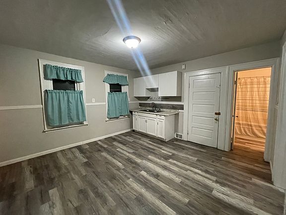 2nd image of 144 Peter St #2