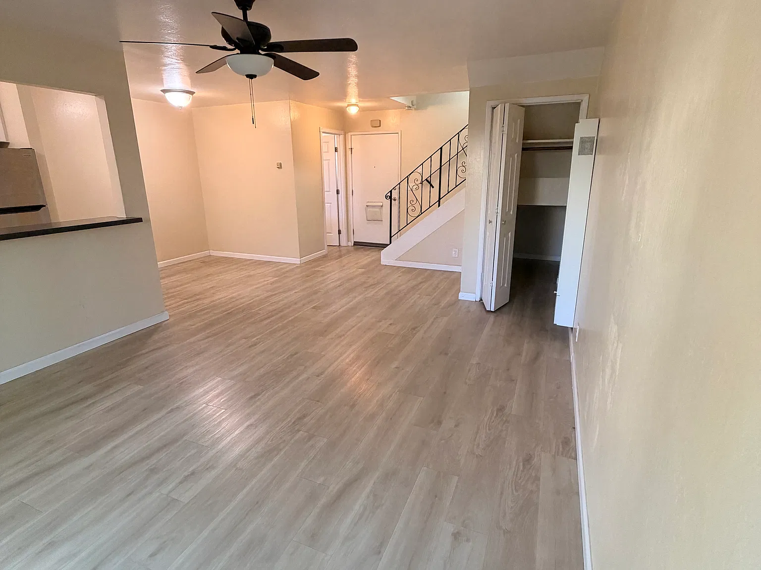 2 bed, 1.5 bath, 1000 sqft, $3,600 — Photo 2
