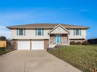 801 SW Hillcrest Ln, Blue Springs, MO 64015