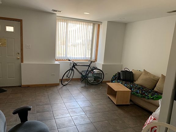 4th image of 811 S Claremont Ave #1