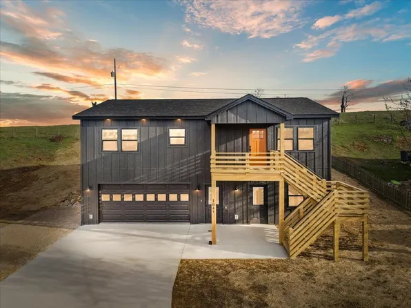 1045 Beaver Dr, Christiansburg, VA 24073