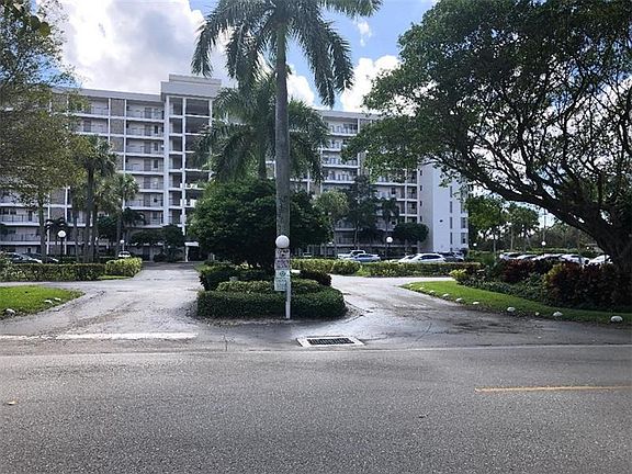 4th image of 3200 N Palm Aire Dr APT 205