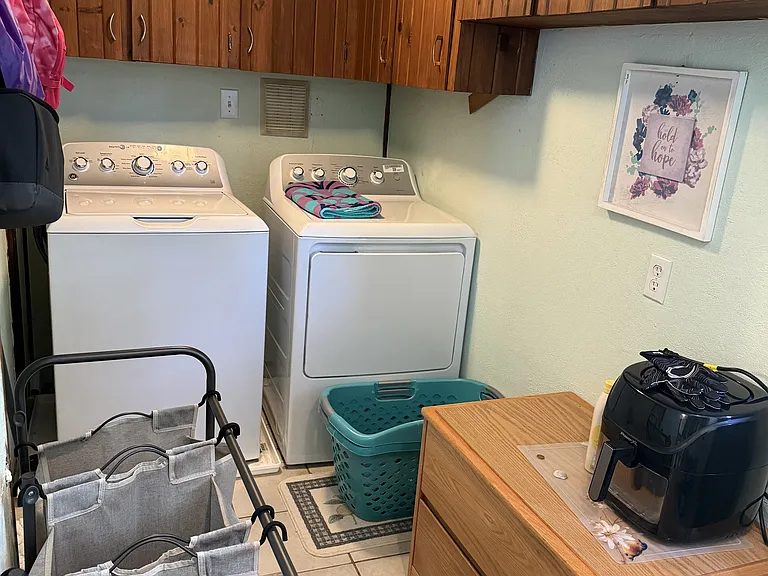 704 W Water St — Photo 14