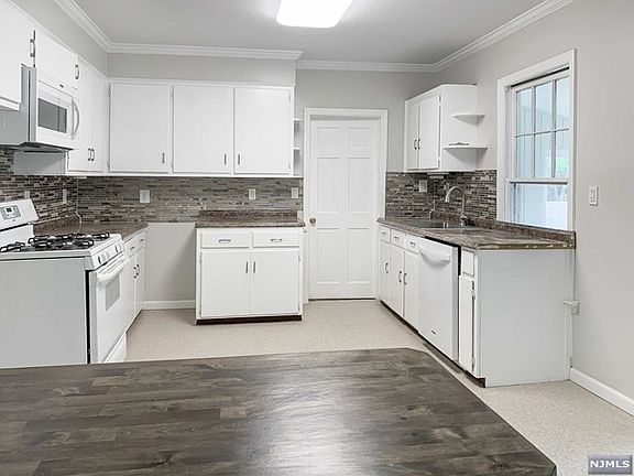 2nd image of 184 Erie Ave Floor 2