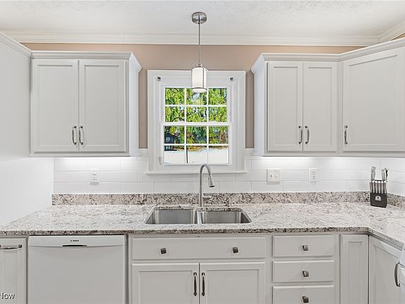 4th image of 10242 Brighton Cir