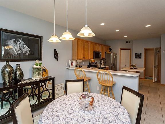 4th image of 4007 NE Gardenia Ln