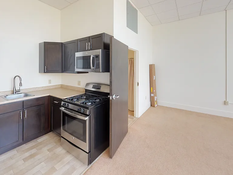 75 Bank St #118 — Photo 4