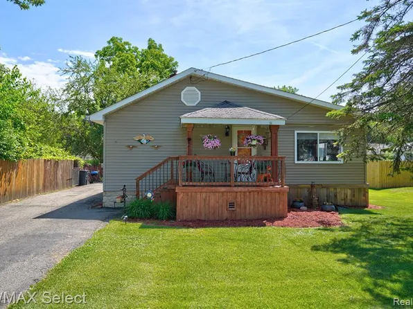 1567 Ryan St, Flint, MI 48532