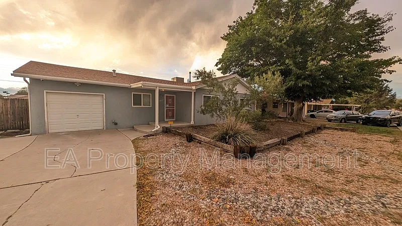 3 bed, 2.0 bath, 1246 sqft, $2,345 — Photo 1