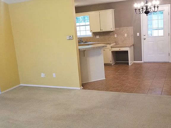2nd image of 527 Evergreen Cir