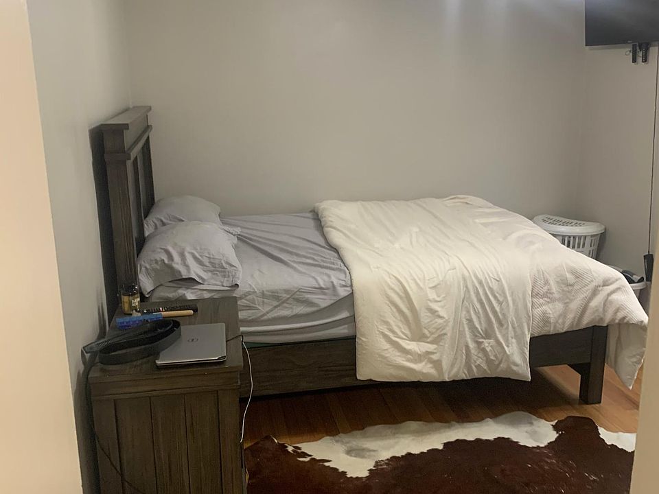 1st image of 5504 W Sunnyside Ave #1