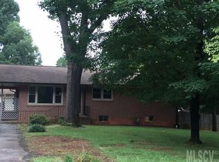 1480 17th Street Dr NE, Hickory, NC 28601